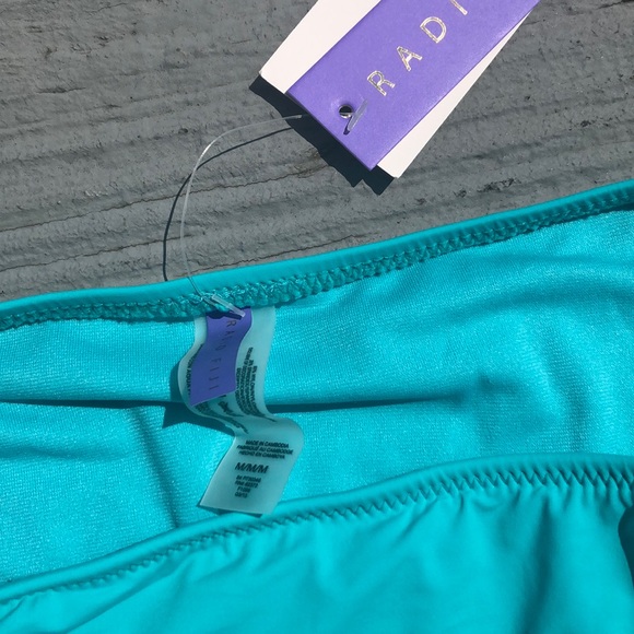 Radio Fiji Bikini - Picture 3 of 6